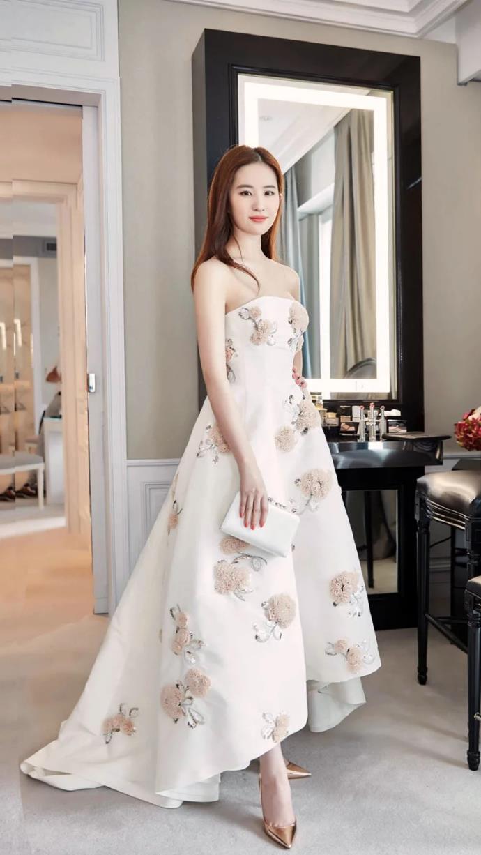 性感刘亦菲秀网袜美腿,清纯性感指数双飙升!的照片 -第4张 性感刘亦菲秀网袜美腿,清纯性感指数双飙升!