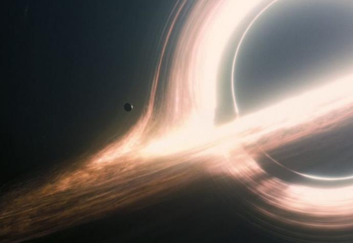《星际穿越》掉入黑洞为什么没死？这种情况能发生吗？的图片 -第1张
