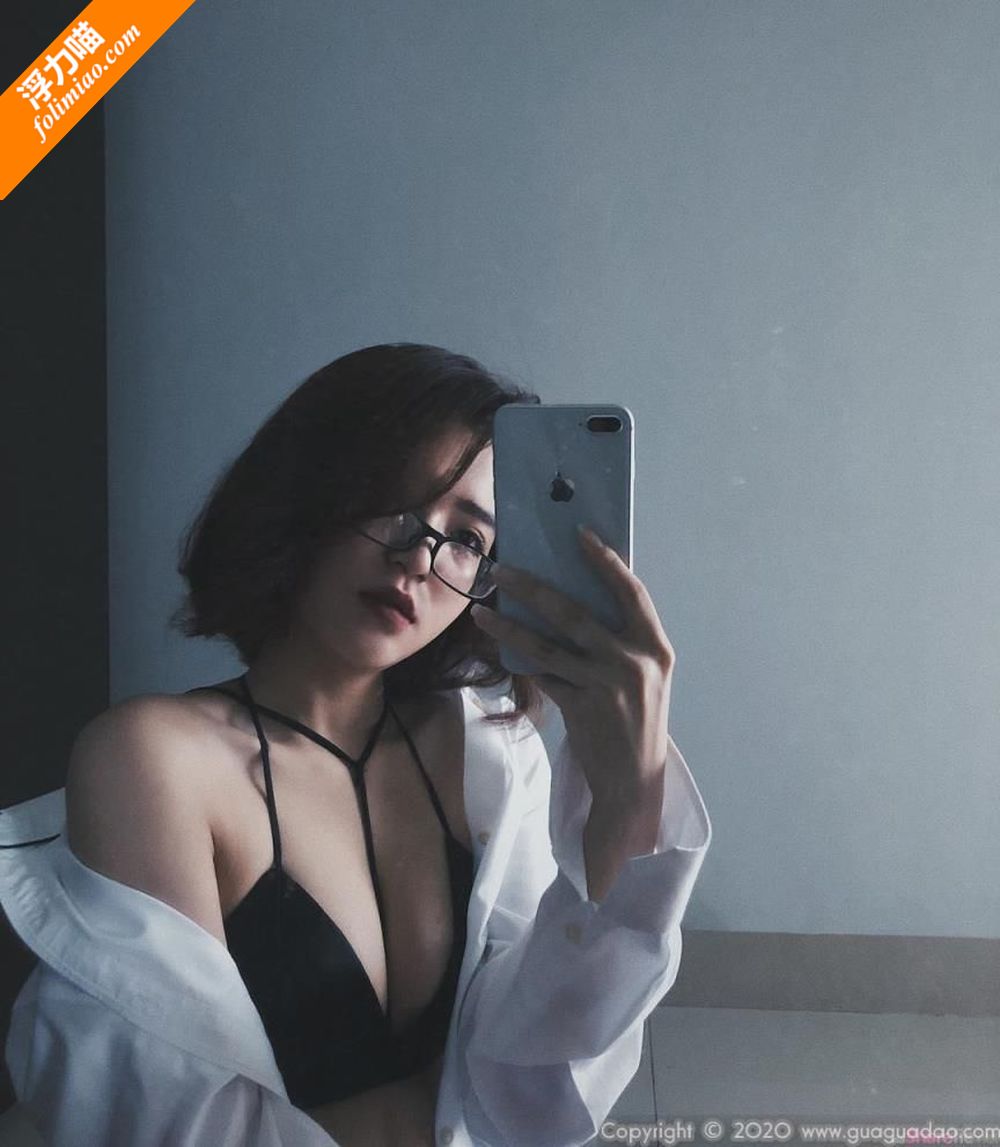 分享一个越南正妹，胸部凸起屁股滚圆，坏坏的样子惹人爱-写真套图 的第7张图片