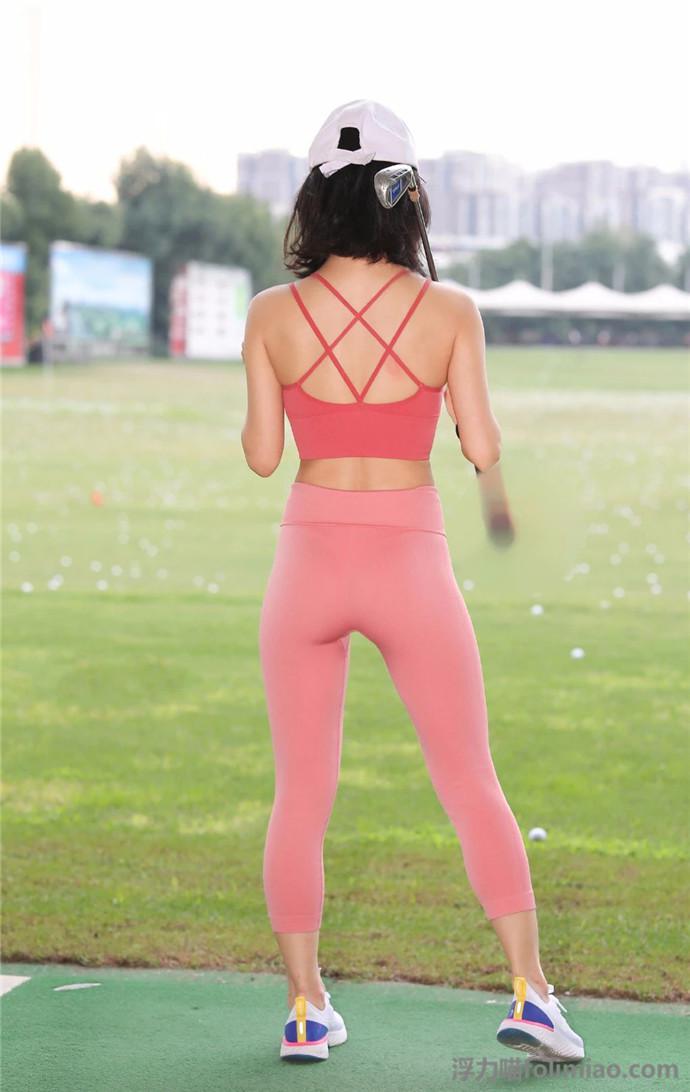 身着粉红瑜伽服的极品性感美腿妹子图片[9P] 的第9张图片