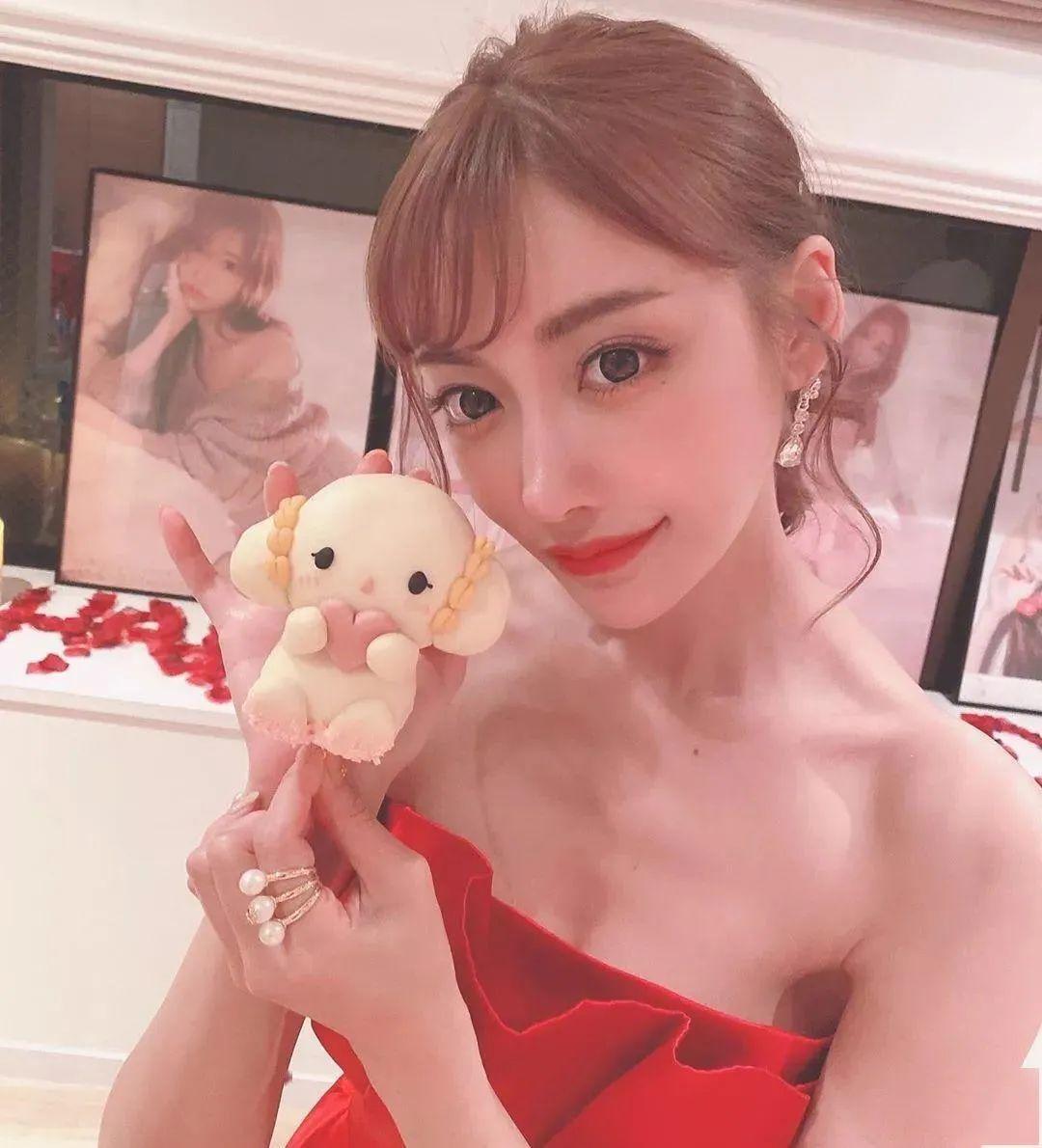 明日花绮罗,马赛克K-pop的音乐风格也让人眼前一亮。的图片 -第1张 明日花绮罗,马赛克K-pop的音乐风格也让人眼前一亮。的图片 -第1张