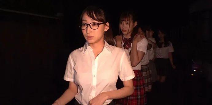 HNDS-068和深田老师、波多老师比比谁的胆量大!的图片 -第1张 HNDS-068和深田老师、波多老师比比谁的胆量大!的图片 -第1张